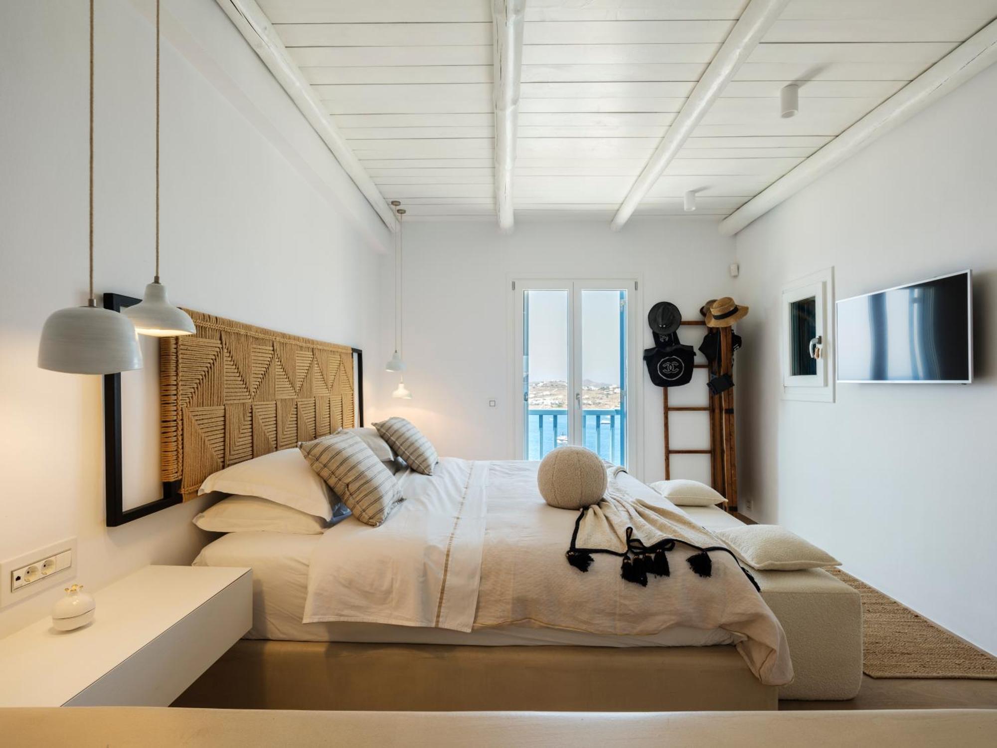 V&V Guest House - Luxury Suites Ornos  Exterior photo