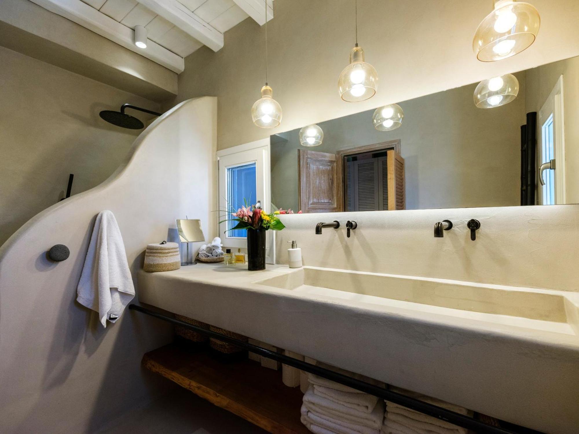 V&V Guest House - Luxury Suites Ornos  Exterior photo